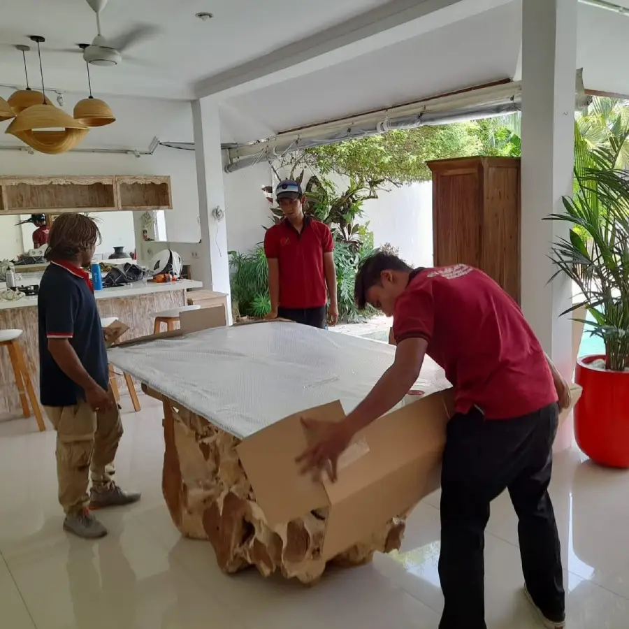 RV Bali Cargo team processing cargo shipment at the warehouse